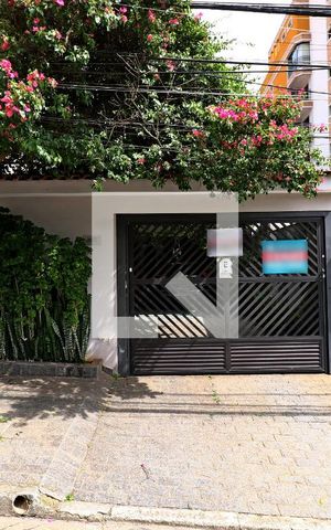 Casa à venda com 300m², 4 quartos e 4 vagasFachada