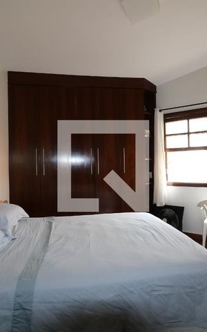 Casa à venda com 300m², 4 quartos e 4 vagasSuíte