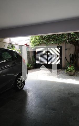 Casa à venda com 300m², 4 quartos e 4 vagasGaragem