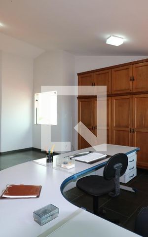 Casa à venda com 300m², 4 quartos e 4 vagasEscritório