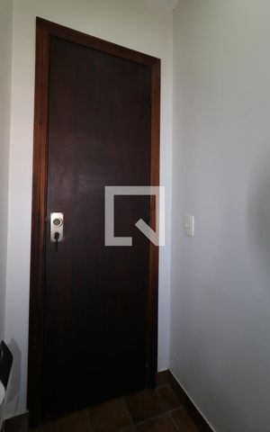 Casa à venda com 300m², 4 quartos e 4 vagasBanheiro de Serviço