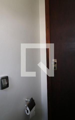 Casa à venda com 300m², 4 quartos e 4 vagasBanheiro de Serviço
