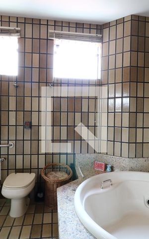 Casa à venda com 300m², 4 quartos e 4 vagasBanheiro da Suíte