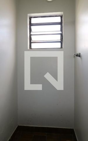 Casa à venda com 300m², 4 quartos e 4 vagasBanheiro de Serviço