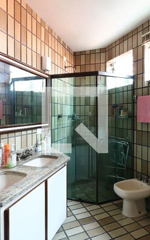 Casa à venda com 300m², 4 quartos e 4 vagasBanheiro da Suíte