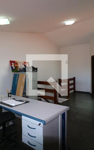 Casa à venda com 300m², 4 quartos e 4 vagasEscritório