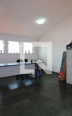 Casa à venda com 300m², 4 quartos e 4 vagasEscritório