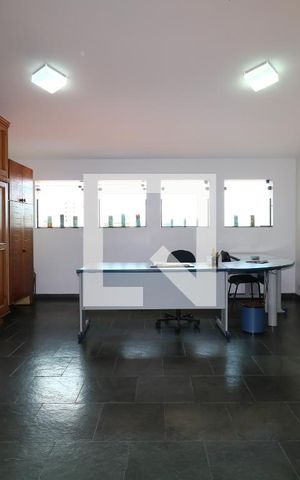 Casa à venda com 300m², 4 quartos e 4 vagasEscritório