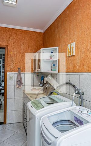 Casa para alugar com 243m², 4 quartos e 6 vagas Casa para alugar com 243m², 4 quartos e 6 vagasÁrea de serviço