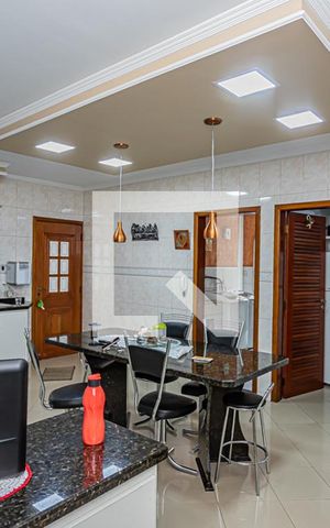 Casa para alugar com 243m², 4 quartos e 6 vagas Casa para alugar com 243m², 4 quartos e 6 vagasCozinha