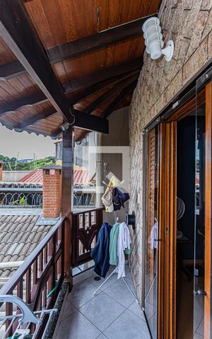 Casa para alugar com 243m², 4 quartos e 6 vagas Casa para alugar com 243m², 4 quartos e 6 vagasVaranda Quarto 2