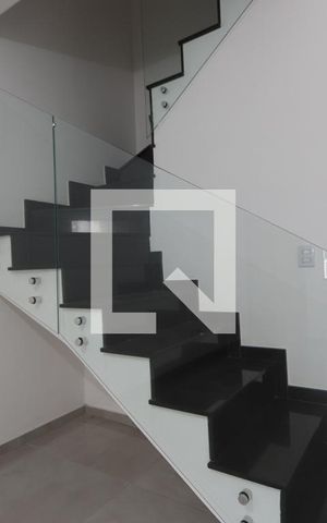 Casa à venda com 125m², 3 quartos e 2 vagasSala - detalhe escada