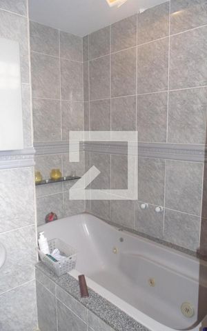 Casa para alugar com 410m², 5 quartos e 7 vagasBanheira Suite 2