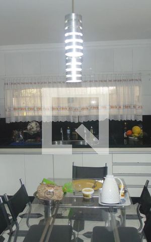 Casa para alugar com 410m², 5 quartos e 7 vagasCozinha 