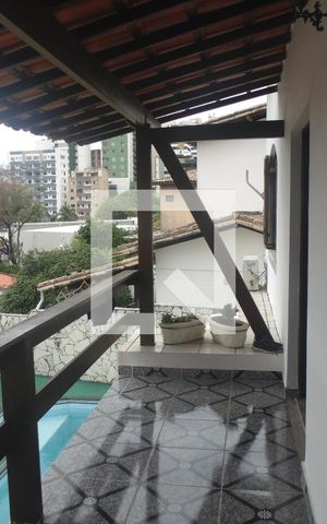 Casa para alugar com 410m², 5 quartos e 7 vagasSacada do Quarto 1 