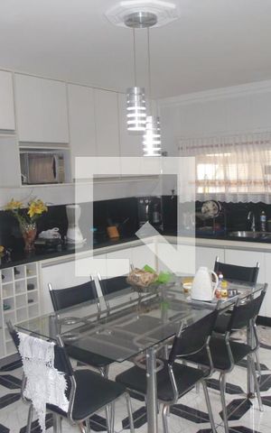 Casa para alugar com 410m², 5 quartos e 7 vagasCozinha - Armários