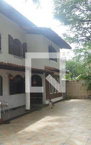 Casa para alugar com 410m², 5 quartos e 7 vagasFachada 