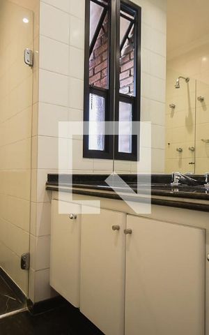 Apartamento à venda com 246m², 4 quartos e 4 vagas Apartamento à venda com 246m², 4 quartos e 4 vagasBanheiro