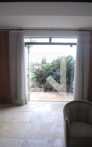Casa à venda com 1800m², 5 quartos e 6 vagasSALA