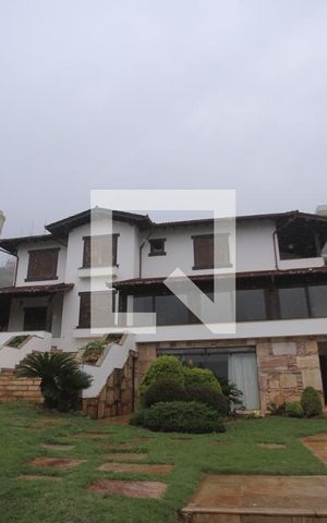 Casa à venda com 1800m², 5 quartos e 6 vagasFachada