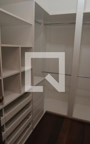Casa à venda com 1800m², 5 quartos e 6 vagasCloset