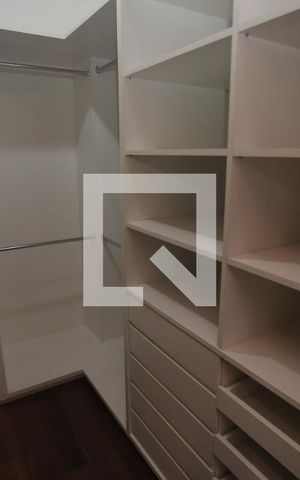 Casa à venda com 1800m², 5 quartos e 6 vagasCloset