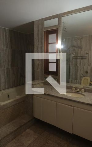 Casa à venda com 1800m², 5 quartos e 6 vagasBanheiro Suite 4