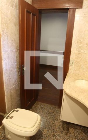 Casa à venda com 1800m², 5 quartos e 6 vagasBanheiro Suite 3