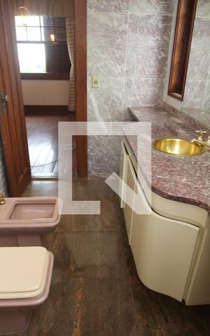 Casa à venda com 1800m², 5 quartos e 6 vagasBanheiro da Suíte 2
