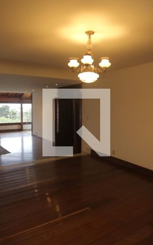 Casa à venda com 1800m², 5 quartos e 6 vagasSala