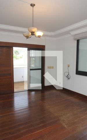 Casa à venda com 1800m², 5 quartos e 6 vagasSuite 4
