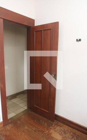 Casa à venda com 1800m², 5 quartos e 6 vagasQuarto Servico