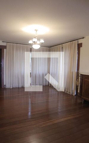 Casa à venda com 1800m², 5 quartos e 6 vagasSala