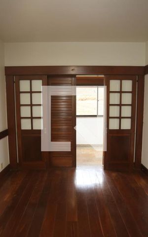 Casa à venda com 1800m², 5 quartos e 6 vagasSuite 3