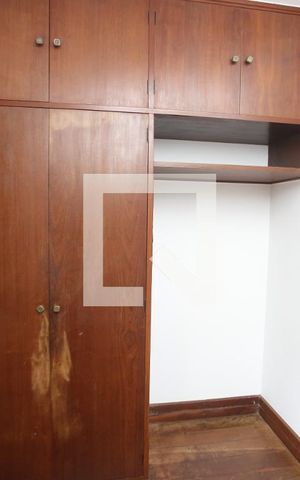 Casa à venda com 1800m², 5 quartos e 6 vagasQuarto Servico