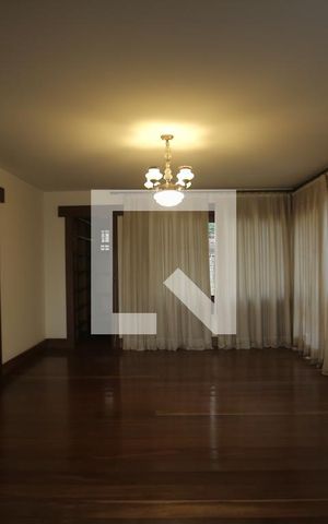 Casa à venda com 1800m², 5 quartos e 6 vagasSala