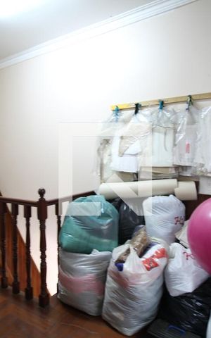 Casa à venda com 360m², 6 quartos e 3 vagasEscada