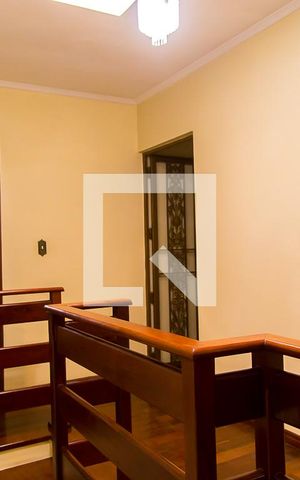 Casa à venda com 207m², 4 quartos e 5 vagas Casa à venda com 207m², 4 quartos e 5 vagasCorredor