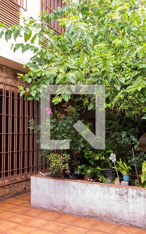 Casa à venda com 207m², 4 quartos e 5 vagas Casa à venda com 207m², 4 quartos e 5 vagasGaragem - jardim