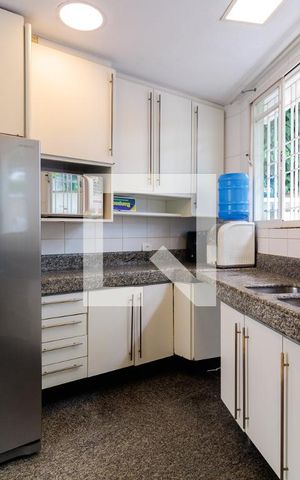 Casa para alugar com 450m², 4 quartos e 3 vagas Casa para alugar com 450m², 4 quartos e 3 vagasCozinha