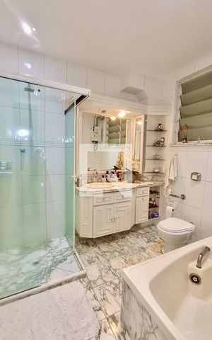 Apartamento à venda com 400m², 3 quartos e 1 vaga Apartamento à venda com 400m², 3 quartos e 1 vagaSuíte banheiro