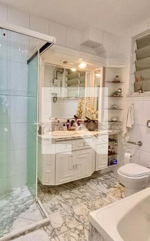 Apartamento à venda com 400m², 3 quartos e 1 vaga Apartamento à venda com 400m², 3 quartos e 1 vagaSuíte banheiro