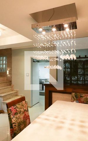 Casa à venda com 225m², 3 quartos e 1 vagaSala