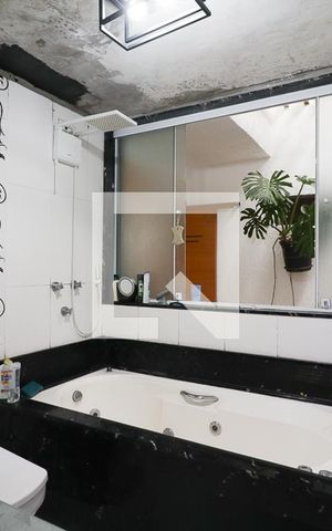 Casa à venda com 225m², 3 quartos e 1 vagaBanheiro da Suíte 2