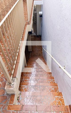 Casa à venda com 173m², 4 quartos e 2 vagas Casa à venda com 173m², 4 quartos e 2 vagasEscada da Casa 2