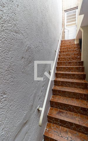 Casa à venda com 173m², 4 quartos e 2 vagas Casa à venda com 173m², 4 quartos e 2 vagasEscada da Casa 2