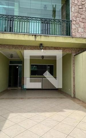Casa à venda com 128m², 3 quartos e 4 vagas Casa à venda com 128m², 3 quartos e 4 vagasGaragem