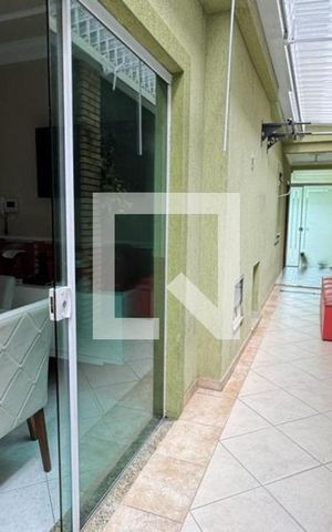 Casa à venda com 128m², 3 quartos e 4 vagas Casa à venda com 128m², 3 quartos e 4 vagasCorredor Laterla