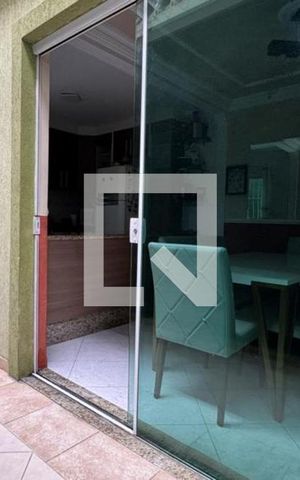 Casa à venda com 128m², 3 quartos e 4 vagas Casa à venda com 128m², 3 quartos e 4 vagasCorredor Laterla