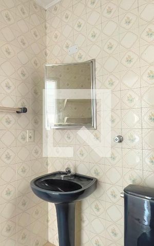 Apartamento à venda com 43m², 2 quartos e sem vaga Apartamento à venda com 43m², 2 quartos e sem vagaBanheiro